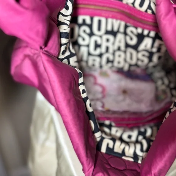 Marc by Marc Jacobs Vibrant Pink Hobo Bag. Very good used condition - Picture 4 of 7